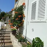 Mir Apartment Primosten